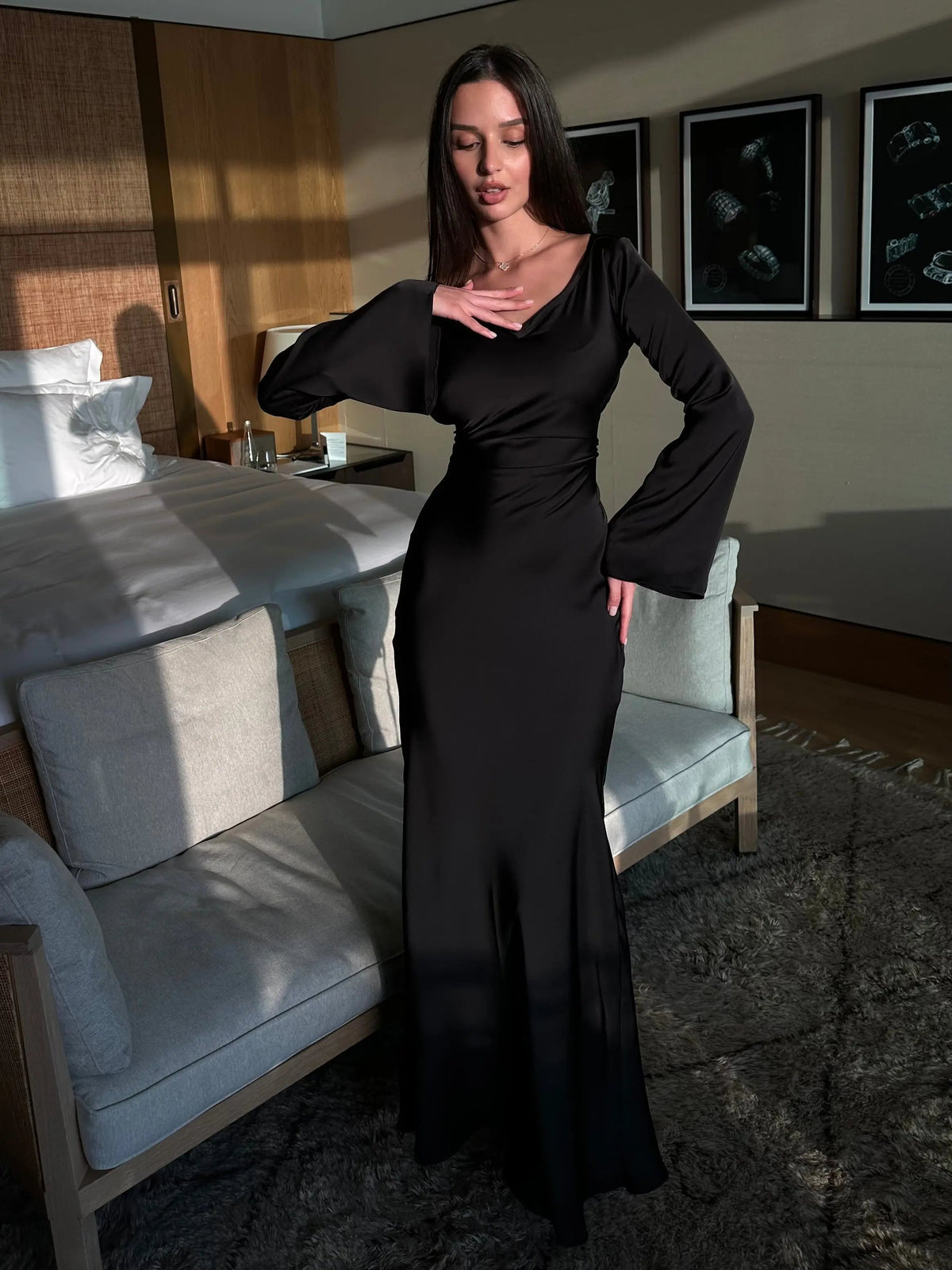 Damen Maxikleid mit Wasserfallausschnitt und langen Ärmeln
