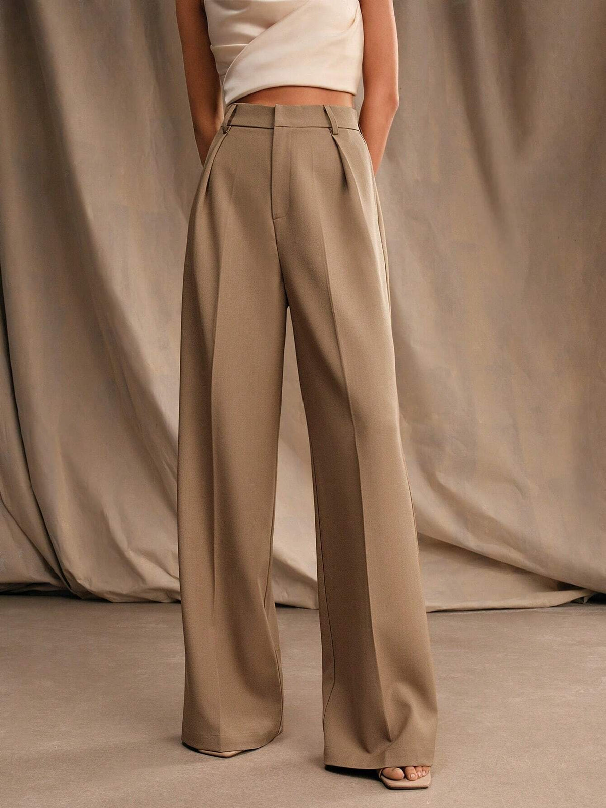 Damen Stoffhose weit geschnitten mit hohem Bund und Bundfalten - Khaki
